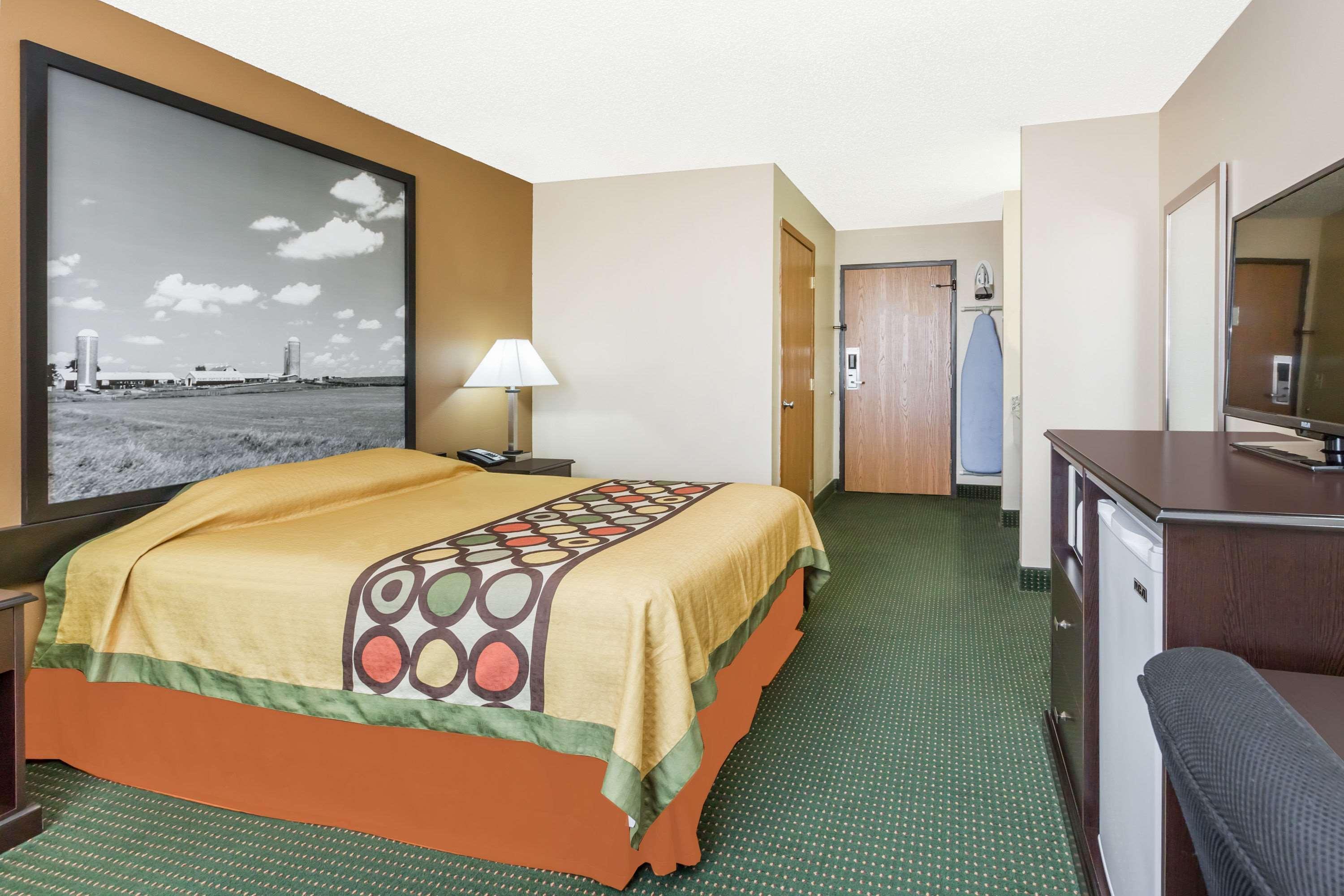 Super 8 By Wyndham Hotel