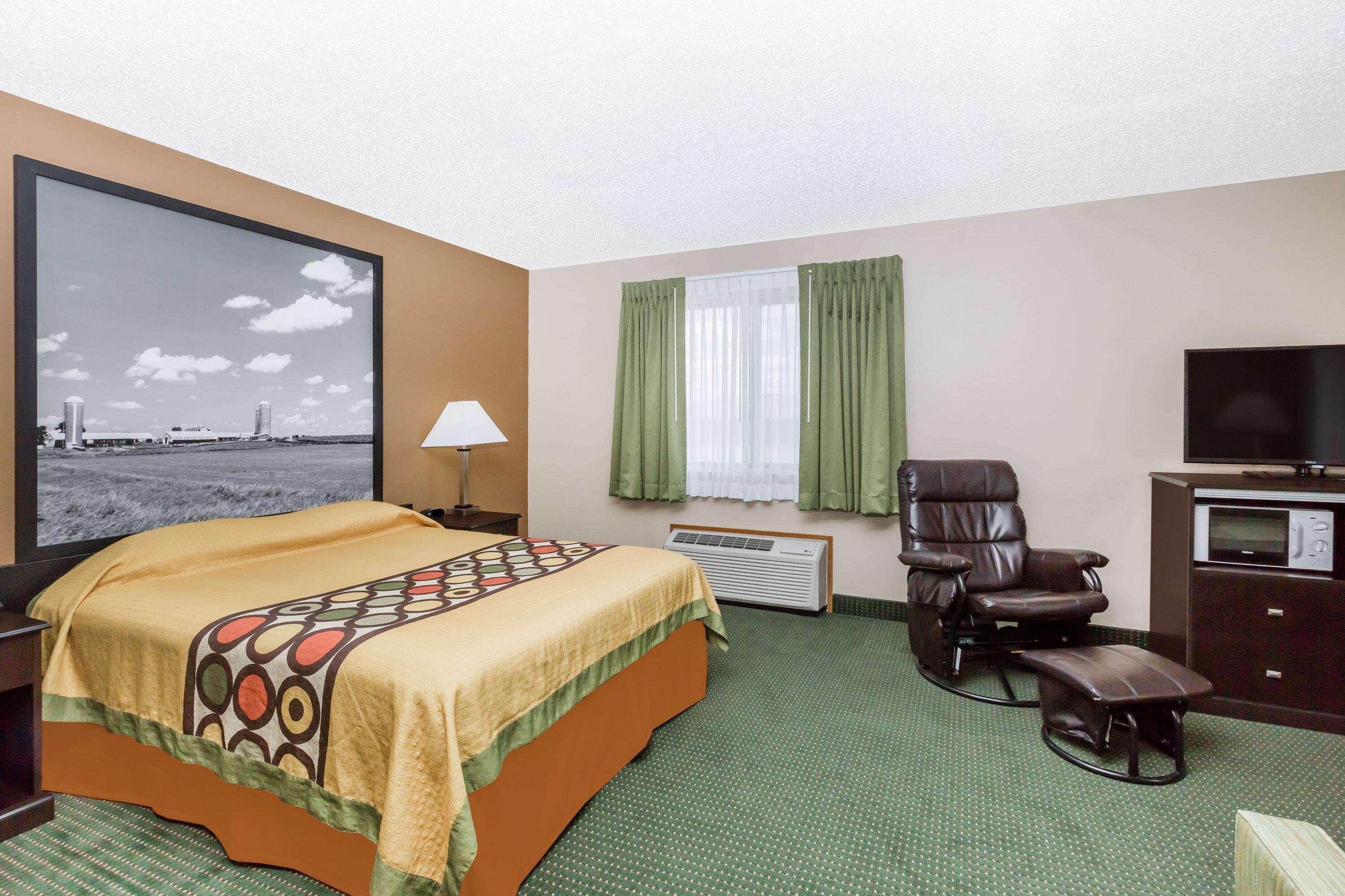 Super 8 By Wyndham Hotel