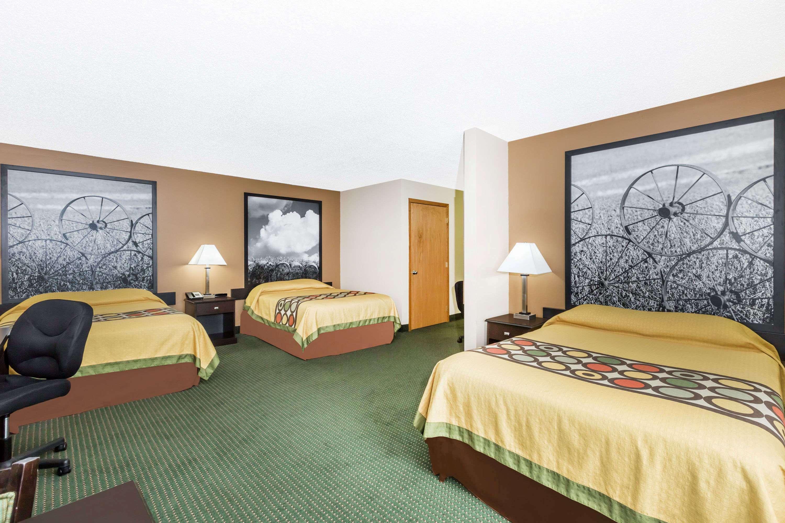 Super 8 By Wyndham Hotel 2*