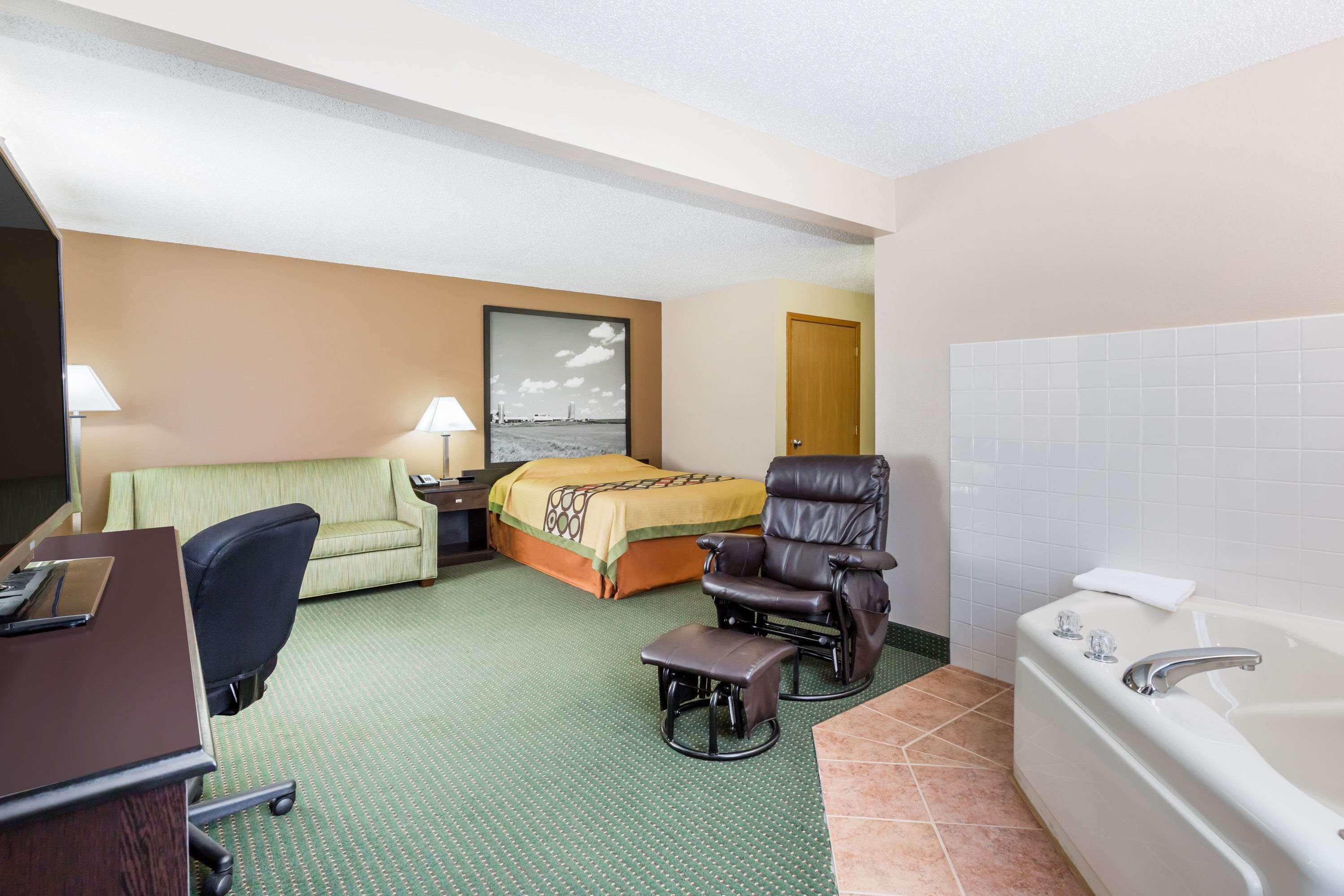 Super 8 By Wyndham Hotel 2*